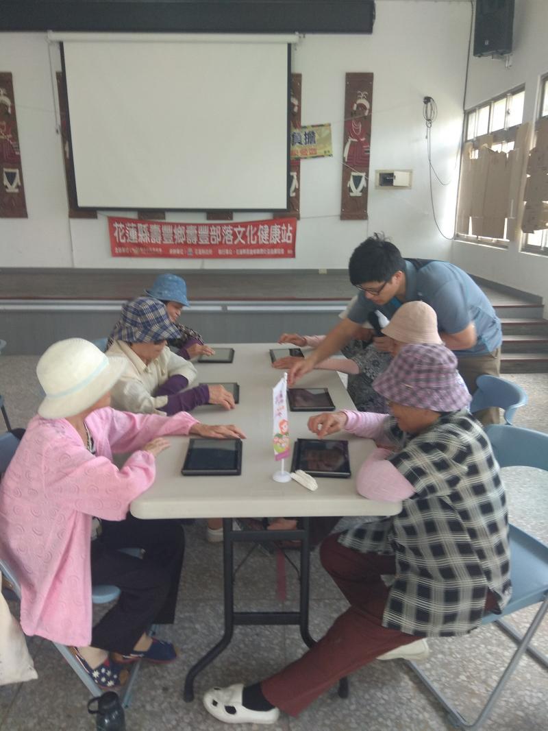 認真上課的學員