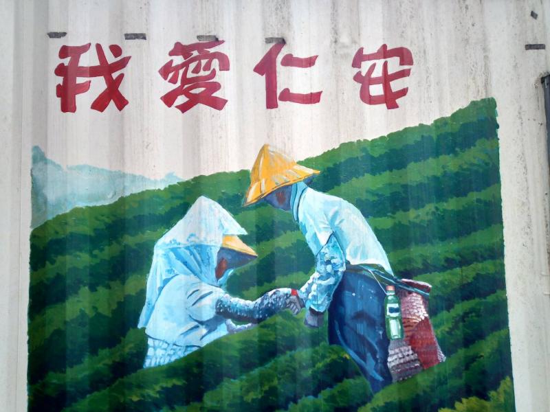 在仁安社區發展協會照顧關懷據點上課，這裡的學員70到90歲年紀很踴躍參加 