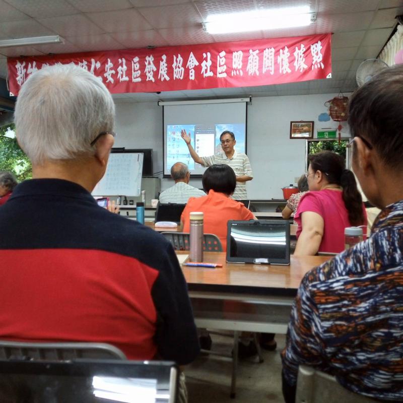 這群可愛的阿公阿嬤們在這三堂課以快樂的心完成課程，希望下次還有機會，能夠學習更多不一的樣知識