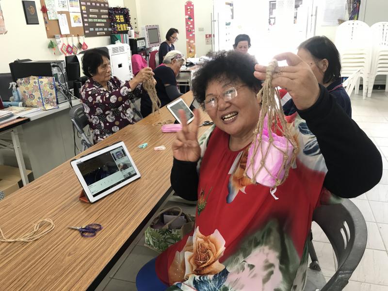 編織水壺提袋完工