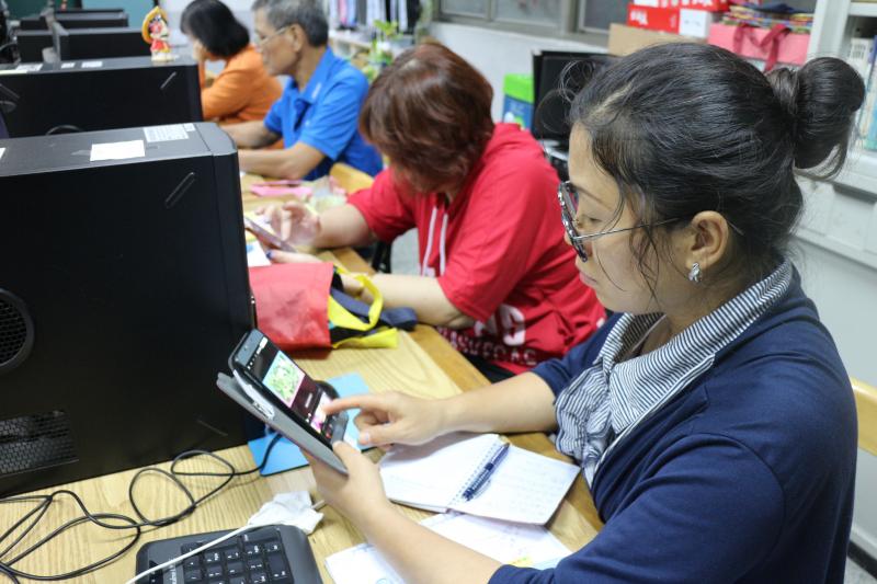 回到教室，老師講解照片