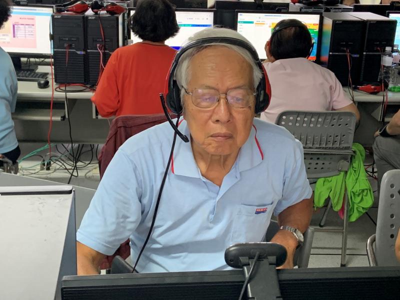 瞧我專注的眼神!