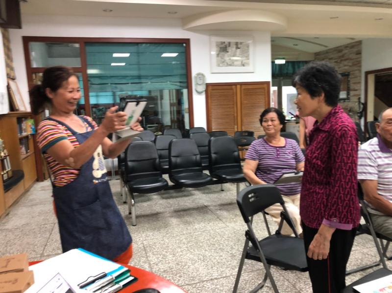 有一些遊戲有AR功能，讓學員可以跟現實世界結合