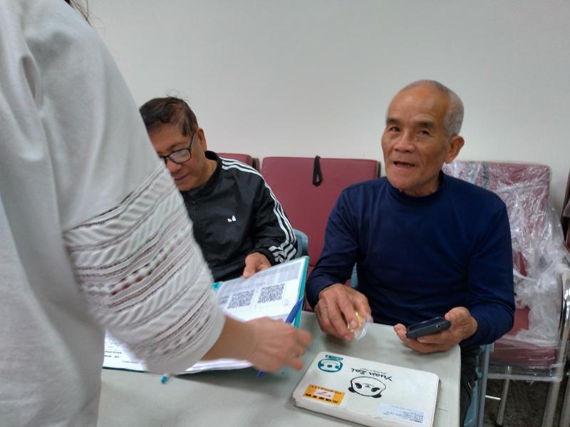 行動DOC來到砂荖文健站的上課情形。