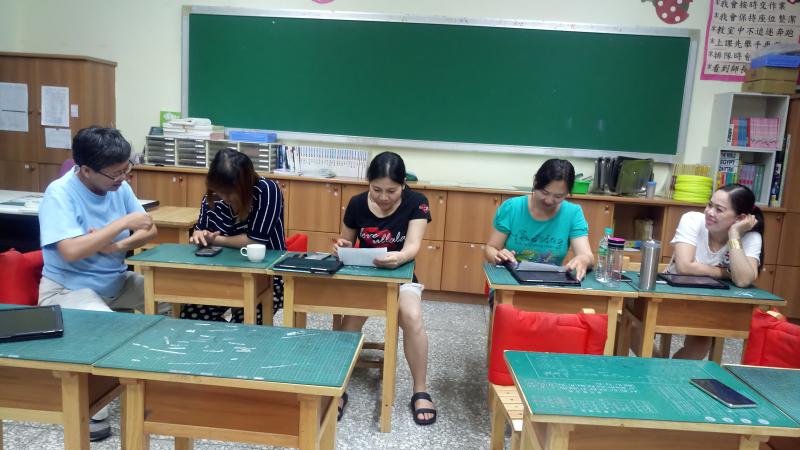 講師與學員都專注於上課中