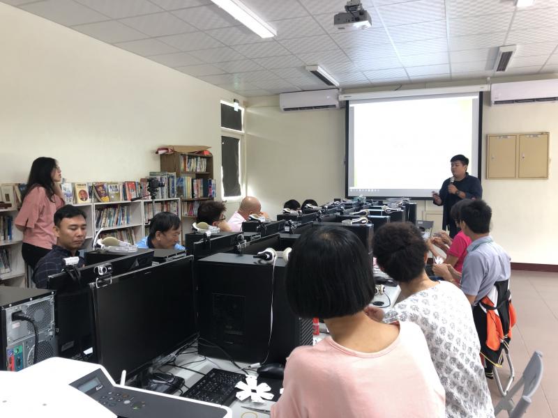 沒錢請網紅，公仔當主角，影片行銷嚇嚇叫。