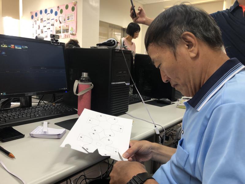 學員動手做，可動的紙偶設計
