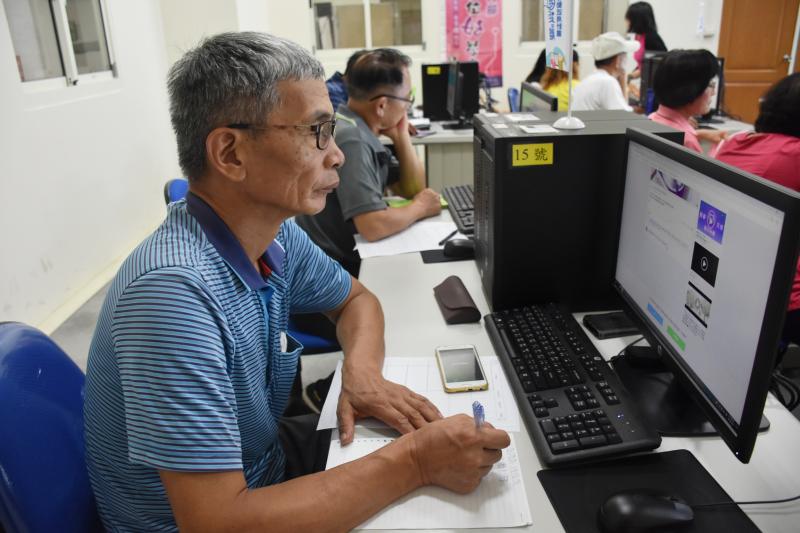 事先收集要拍攝對象的資料，豐富自己的腳本