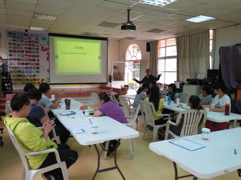 google帶我去旅行課程開始，講師授課中。