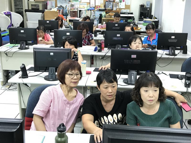 講師針對學員的問題，一一用心回答