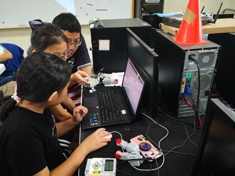 討論設計排程，讓機器人路線怎麼順利完成