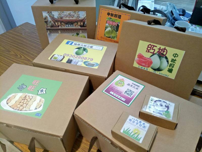 紙箱外包裝設計的學員作品