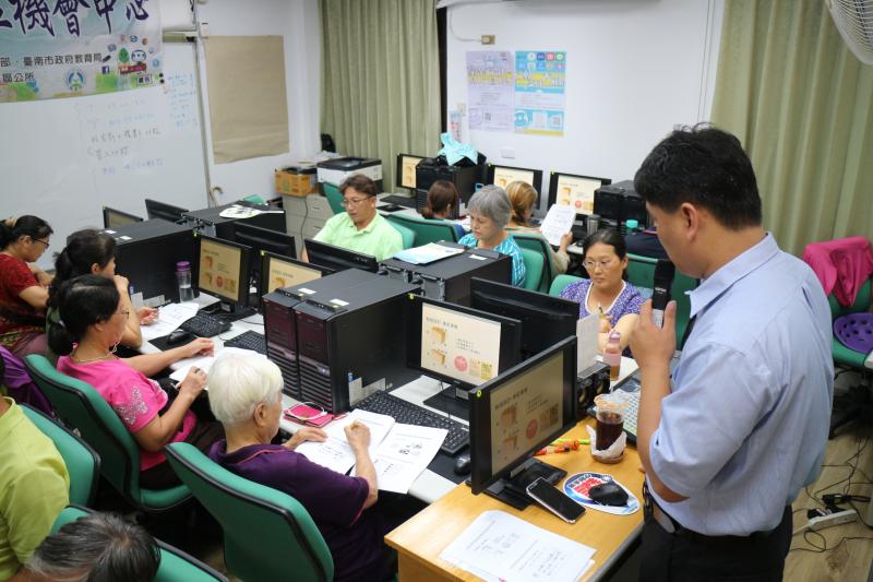 禮盒貼紙我們將運用PHOTOCAP來編輯