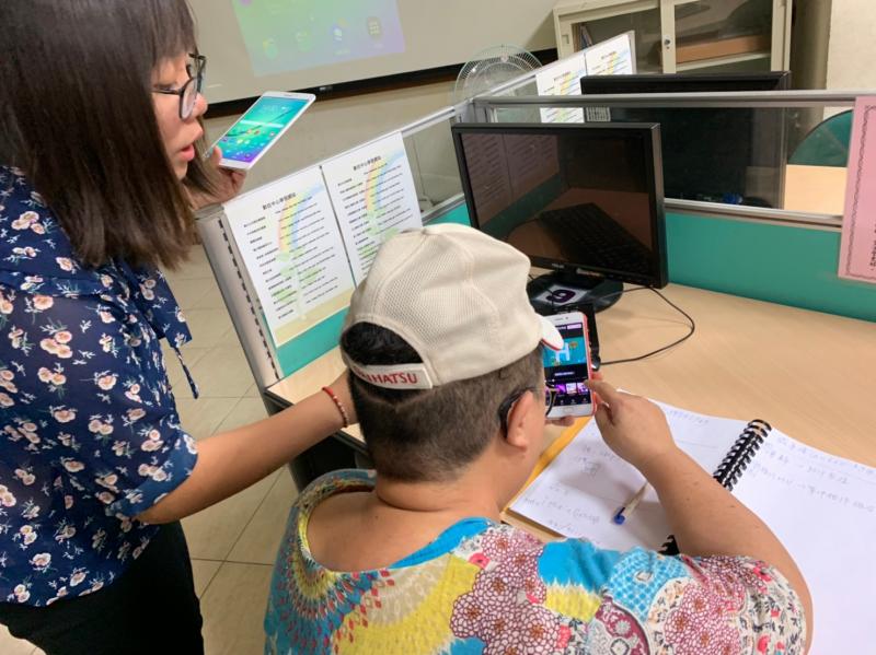 照講師教的把照片剪輯成影片