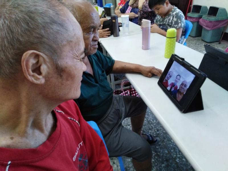 學員共用板並互相討論