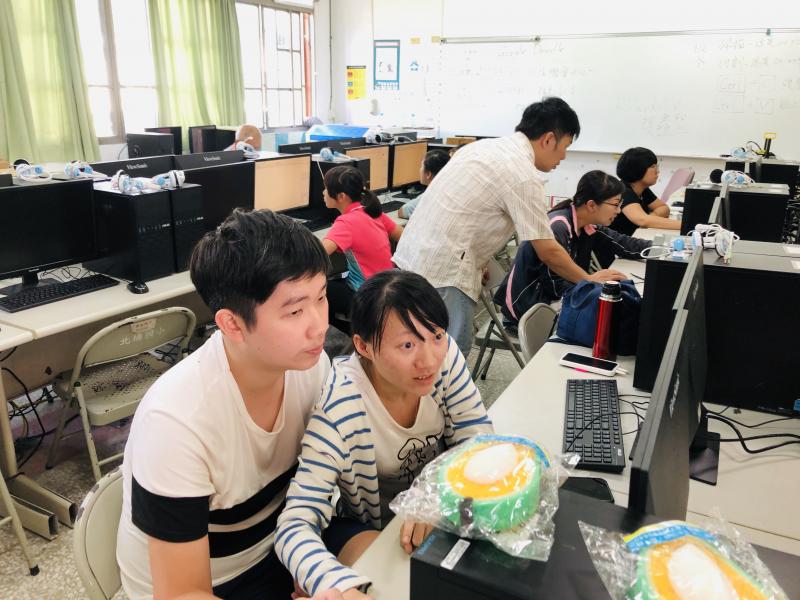 講師指導學生建構3D模組