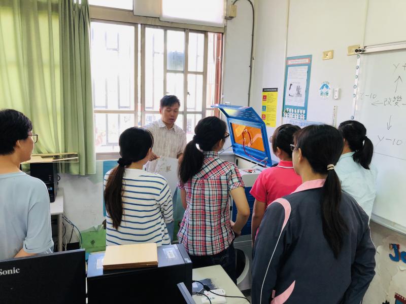 講師介紹雷射雕刻機