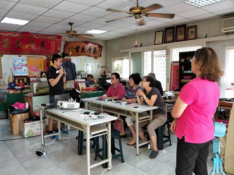 老師解說3D列印筆操作與使用方法