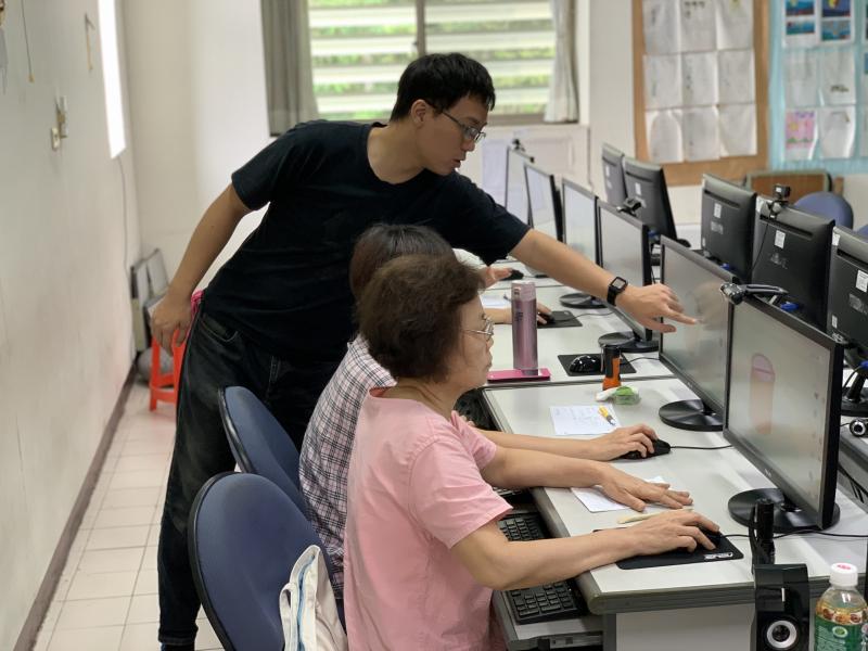 針對不瞭解的學員個別指導