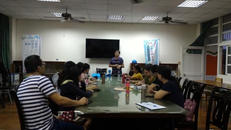 學員們認真聽講學習直播技巧