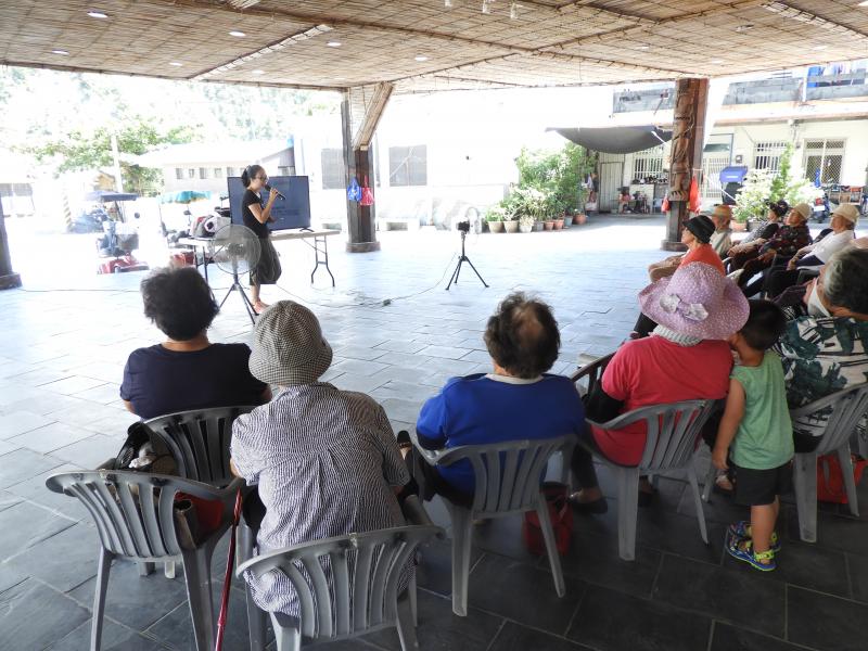 學員專心聽講，注意上課內容