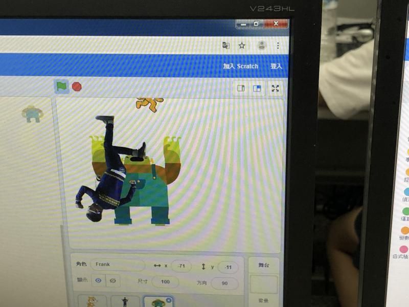 這個程式是乎有點弄錯了,為何人是顛倒的,有點奇怪