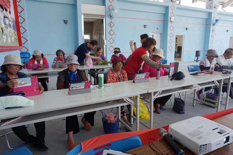 教長輩設定連線-開啟wifi 輸入Wifi密碼-上網連線