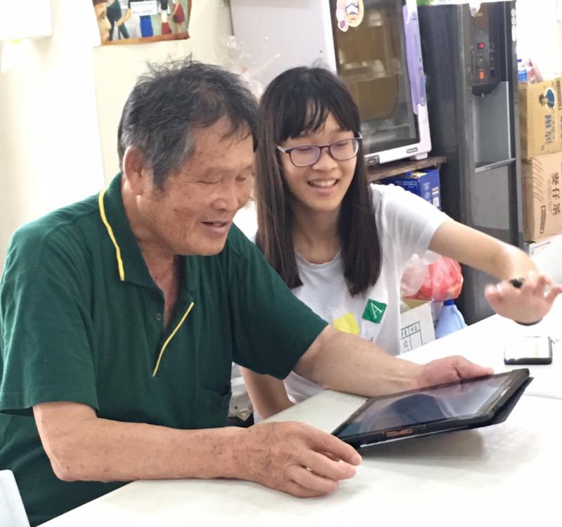 行動DOC-數位生活應用APP-溫馨爺孫的互動