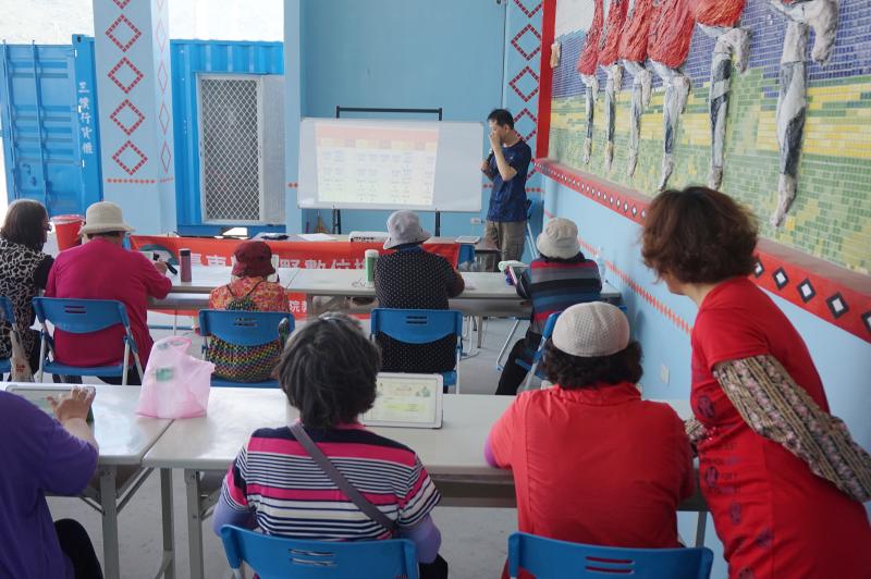池上鄉福文部落長輩體驗平板電腦網路掛號-馬偕醫院網路掛號