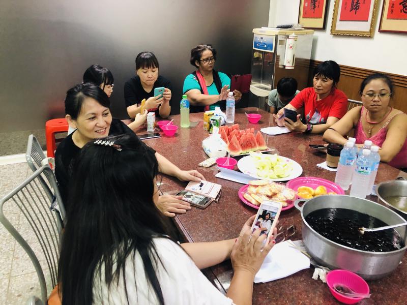 學員們開心的享用料理