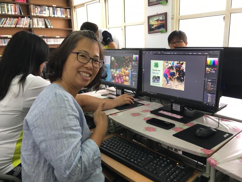 媽媽學員表示，自己能跟著講師，簡單用AI，設計FB的廣宣，很有成就感。