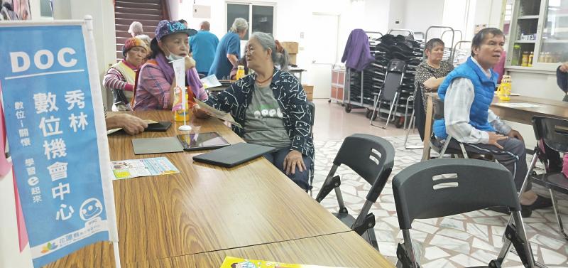 行動近用到文蘭部落進行平板教學課程