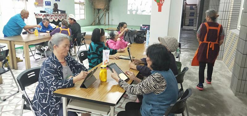 老師介紹平板電腦功能