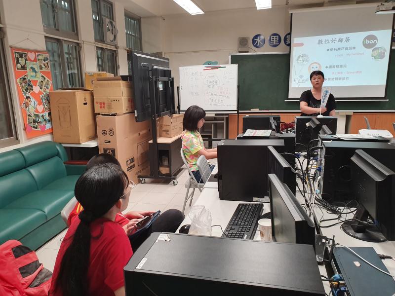 老師介紹說名便利商店資訊機有哪些.