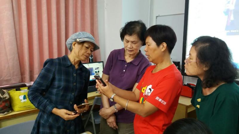 老師正在解決同學的問題