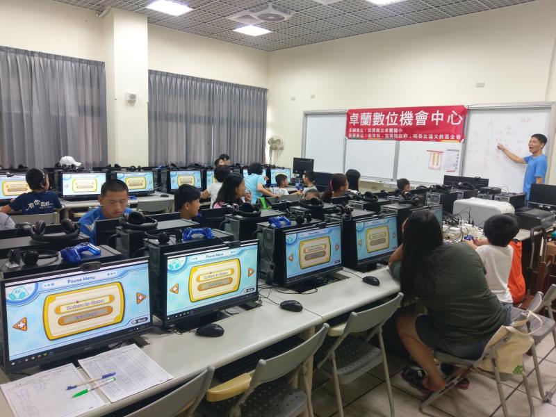 利用簡單電腦模擬家用電視遊戲機連接遊戲手把設定