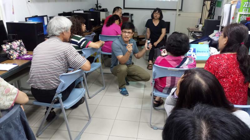 講師講解攝影取景的技巧