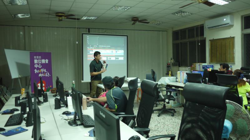 第一堂課，講師教大家如何下載與安裝威力導演並介紹介面功能與編輯軌