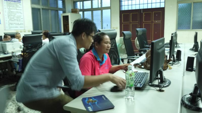 最後一堂課，講師講解編及開場與片尾文字，並教學員如何輸出自己的影片