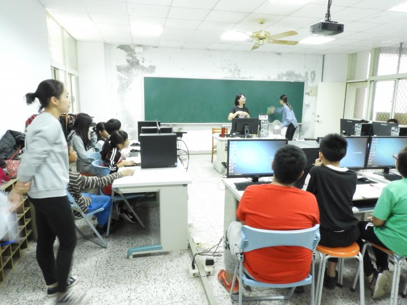 最後我們回到教室，開始做影片的製作，期待成果出來吧!