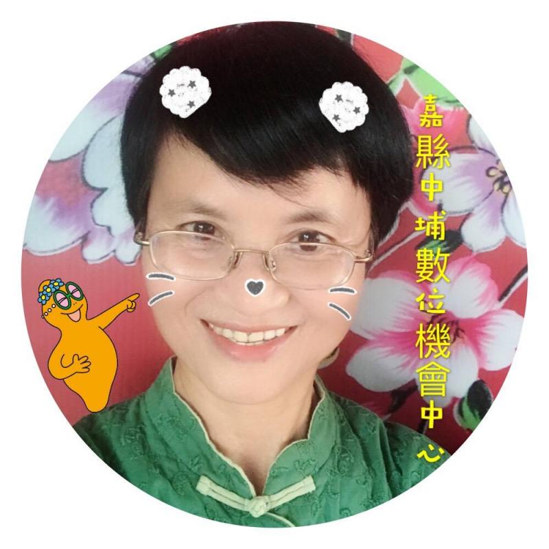 學員操作修圖軟體完成個入照