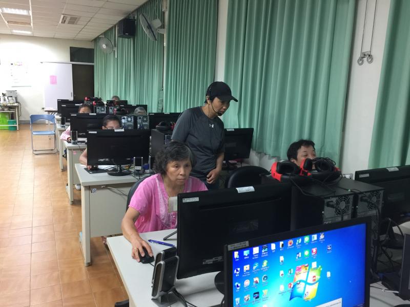 貼心的輔導團為了要讓同學們的作品作永久的留念 還幫大家製作2020桌曆大家都滿心期待