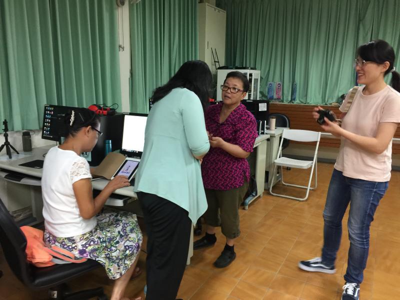 line公司的新版功能提供簡易的上架功能放寬審核的標準 更鼓勵大家來製作轉屬貼圖