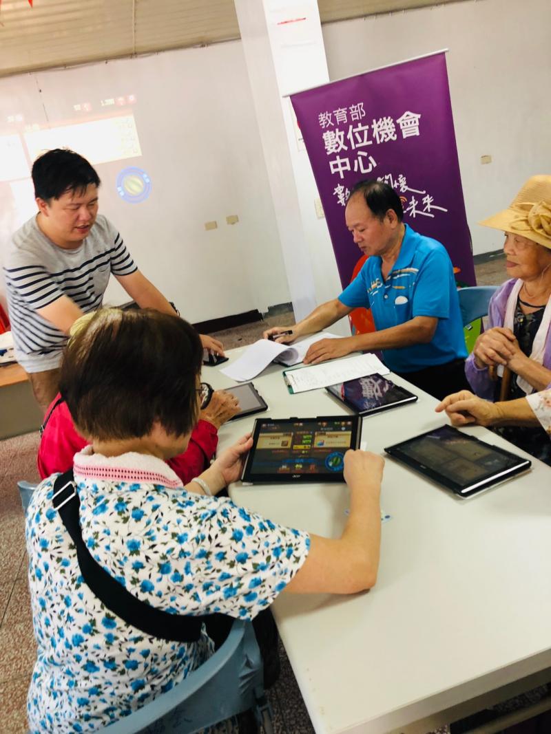 教學員拍照以及語音功能和視訊怎麼打電話