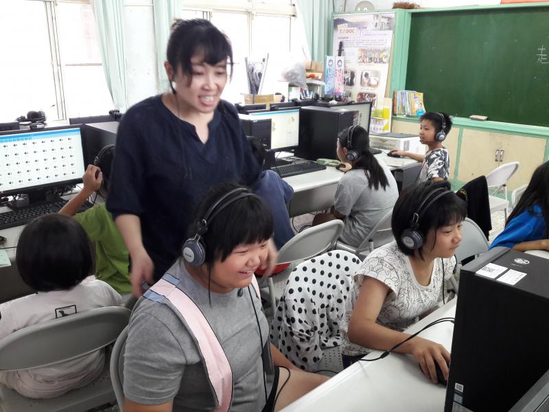 鍵盤大樂隊 	一小時玩程式