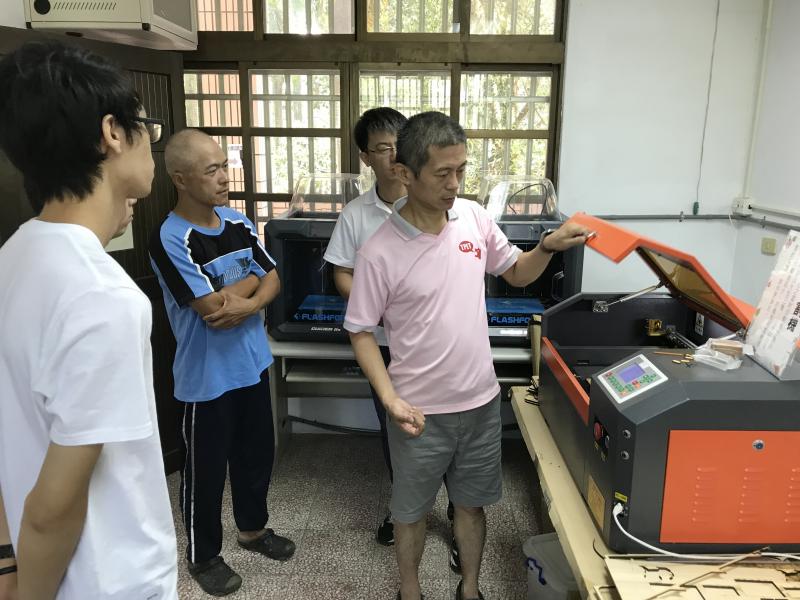 許老師解說雷射雕刻機機件原理