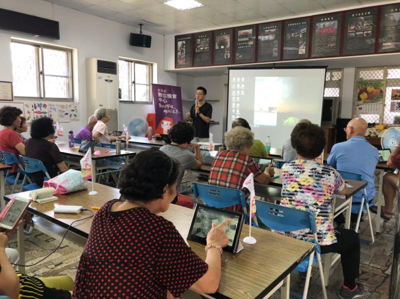 這堂課程基本課程，讓長輩有一點概念，就不會排斥