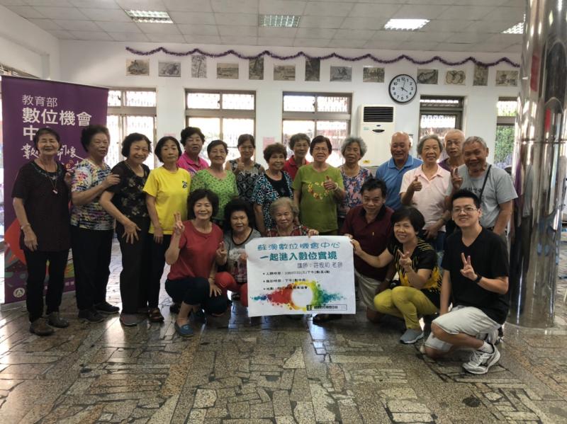 講師跟學員合照。