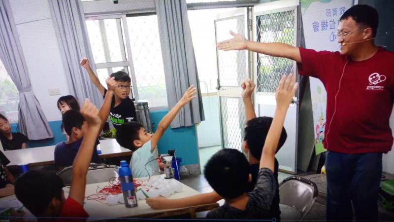 分班平板教學，長輩學員平板使用初體驗。