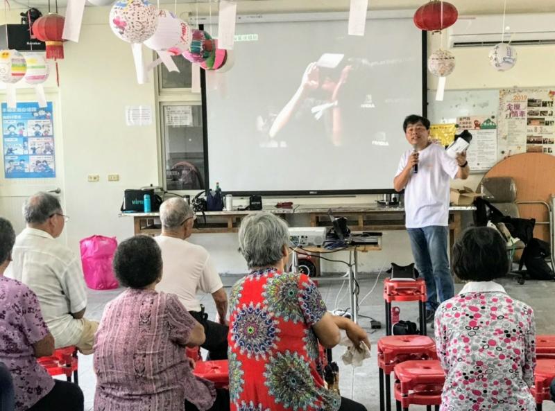 虛擬實境(VR)的應用,無論在醫療業、旅遊業、製造業、教育業,產業專業人員都在努力導入。 政府單位相當看好VR發展,先娛樂 後教育 大工業生產,目前以娛樂產業為虛擬實境的切入點, 未來全齡教育、工廠智慧製造生產,都能夠讓產業共榮發展。